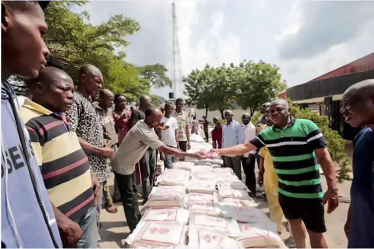 Senator Kalu puts smiles on faces of constituents at Christmas